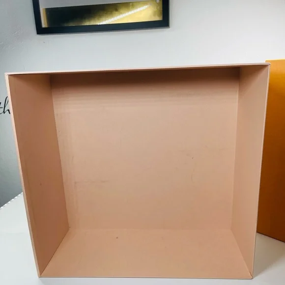Authentic Louis Vuitton box empty - Picture 6 of 10